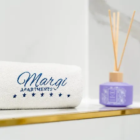 Margi Vivi Big Balcony Pool Sauna アパート